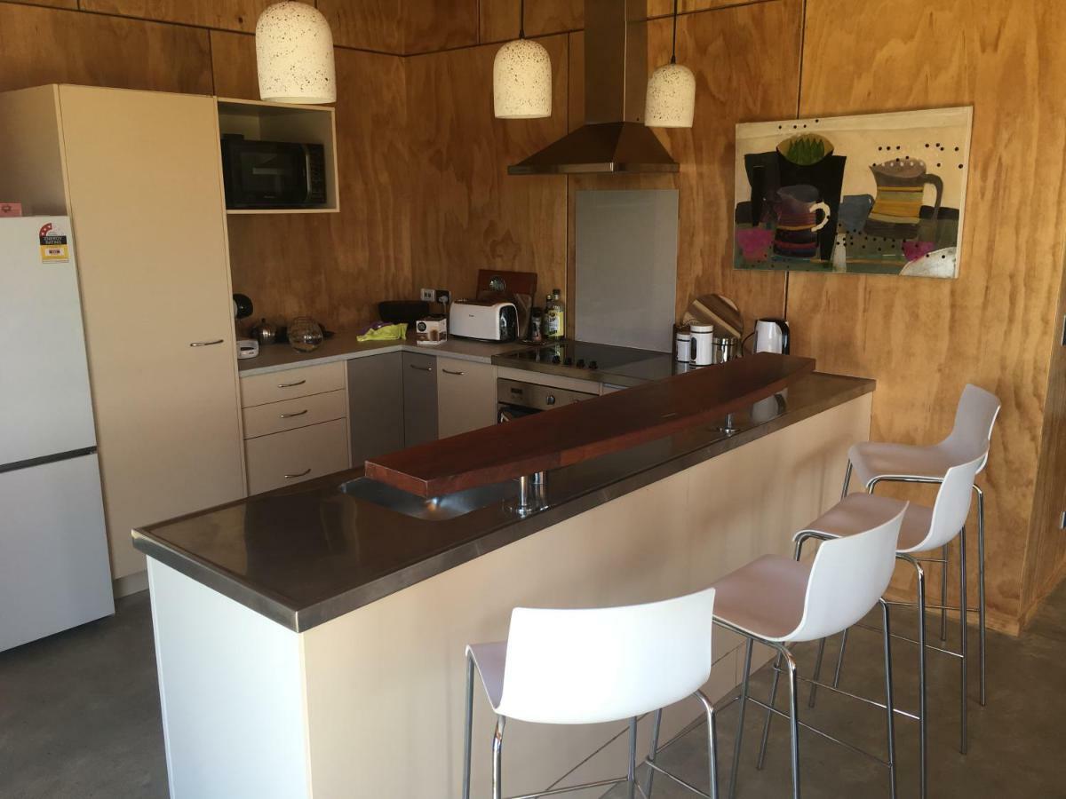 The Camel At Araiawa Raio Lodge Pukenui エクステリア 写真